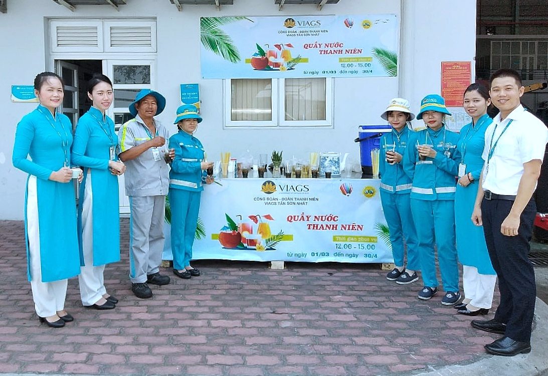 VIAGS TAN SON NHAT LAUNCHES THE YOUTH MONTH WITH “YOUTH DRINK BOOTHS FOR WORKERS”