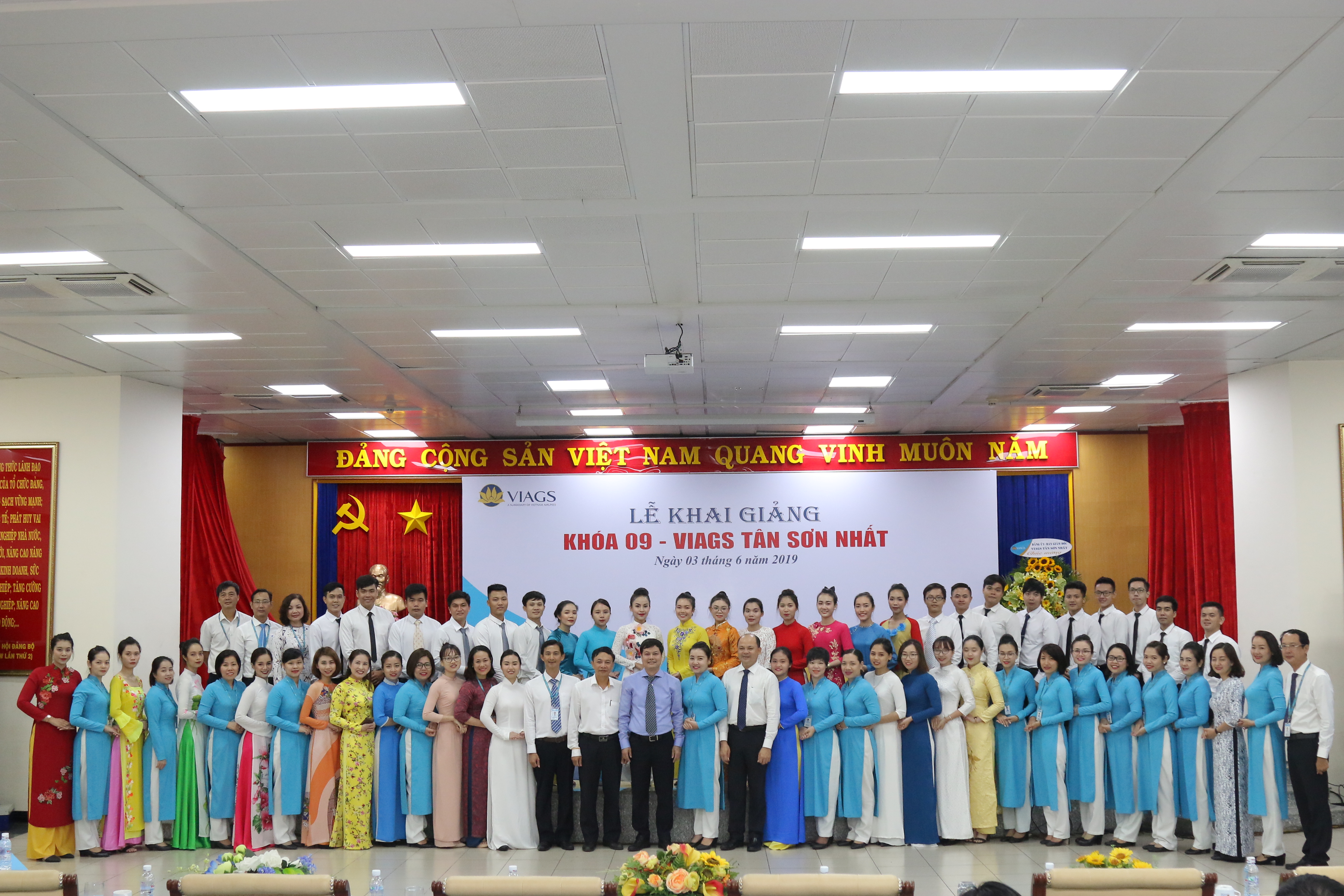VIAGS TAN SON NHAT HELD THE OPENING CEREMONY OF NEW-STAFF TRAINING COURSE 09