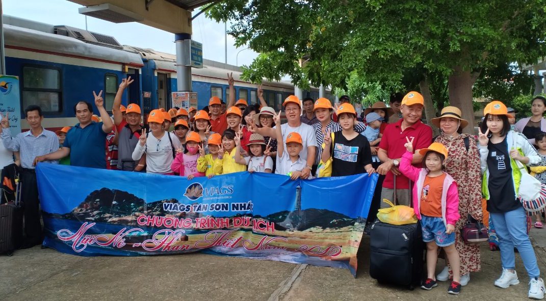 VIAGS TAN SON NHAT STARTED THE TOURIST PROGRAM 2019 FOR EMPLOYEES