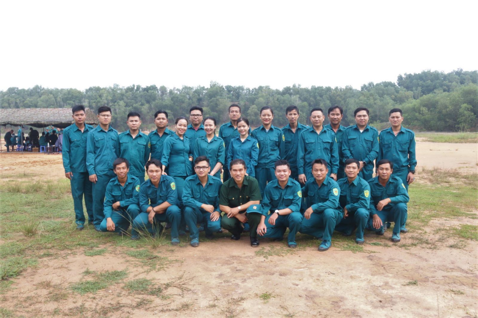 THE MILITARY COMMAND COMMITTEE OF VIAGS TAN SON NHAT ORGANIZED A TRANING COURSE ON REAL-BUTTLETS SHOOTING FOR SELF-DEFENSE FORCE
