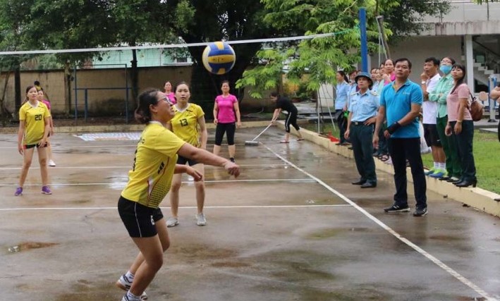 WOMEN VOLLEYBALL TEAM OF VIAGS TAN SON NHAT PLAYED IN FRIENDLY MATCH WITH THE TEAM OF A41 FACTORY
