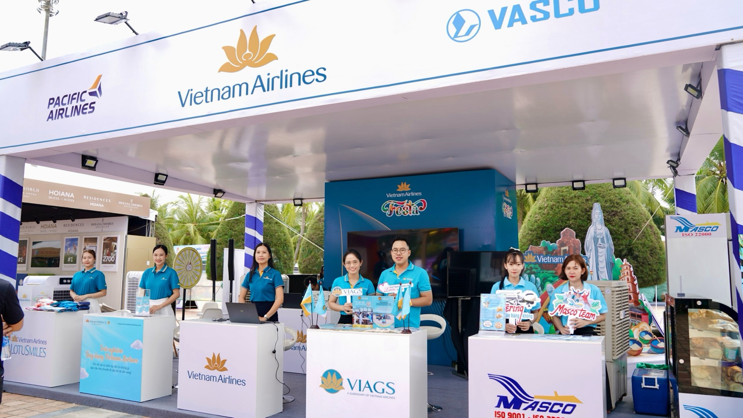 VIAGS IMMERSED IN THE VIBRANT ATMOSPHERE OF VIETNAM AIRLINES FESTA IN DA NANG